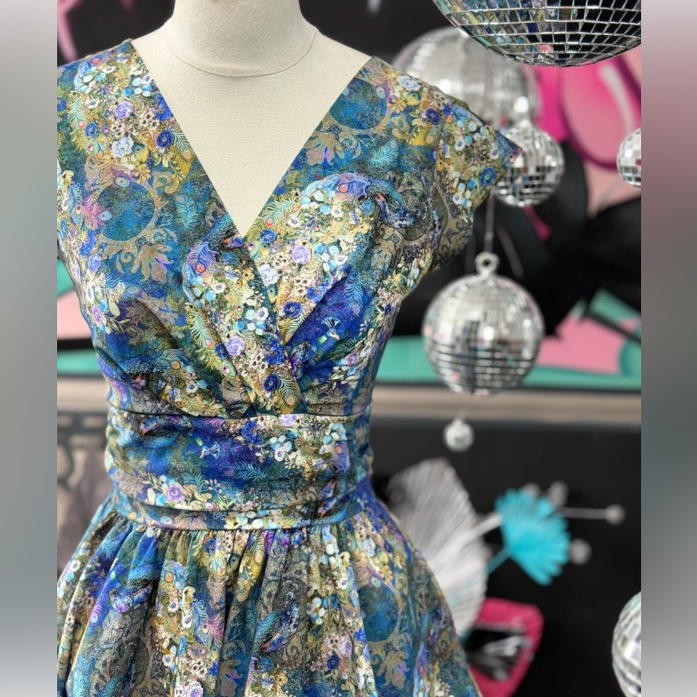 New Retrolicious Greta dress peacock print blue retro pin up dress size L/XL